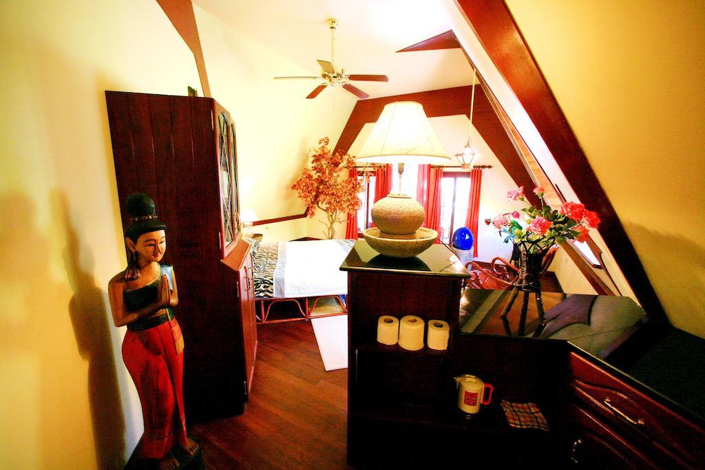 Coco Palace Resort Nai Harn Bilik gambar