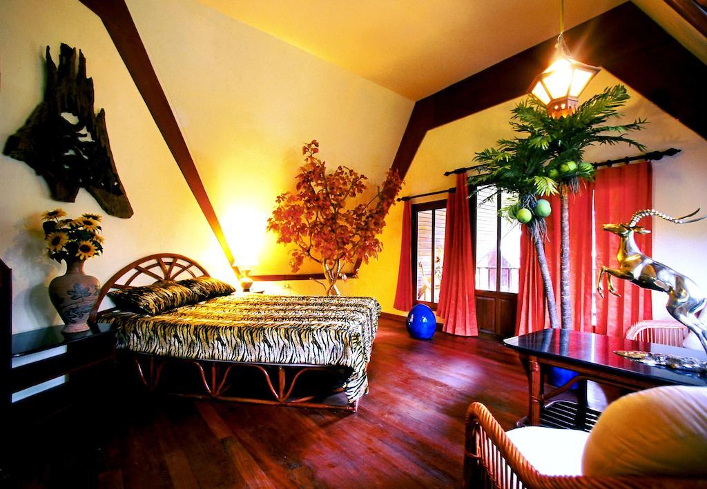 Coco Palace Resort Nai Harn Bilik gambar